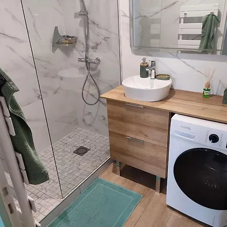 Appartamento Neuf, Vue Sur Parc, 5 Minutes à Pied Du Centre Historique Et Piéton