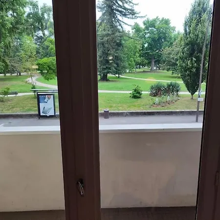 Neuf, Vue Sur Parc, 5 Minutes A Pied Du Centre Historique Et Pieton Apartment